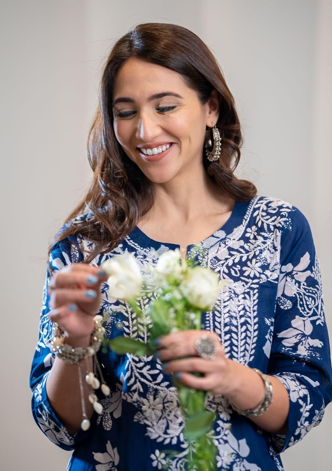 GoSriKi Women's Rayon Blend Chikankari Embroidered Straight Kurta